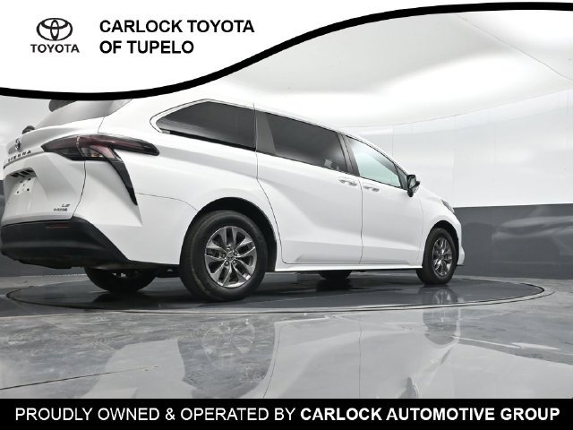 Used 2023 Toyota Sienna LE FWD image 55