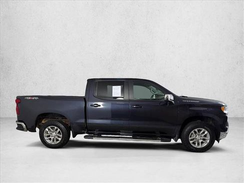 Used 2023 Chevrolet Silverado 1500 LT AWD/4WD image 2