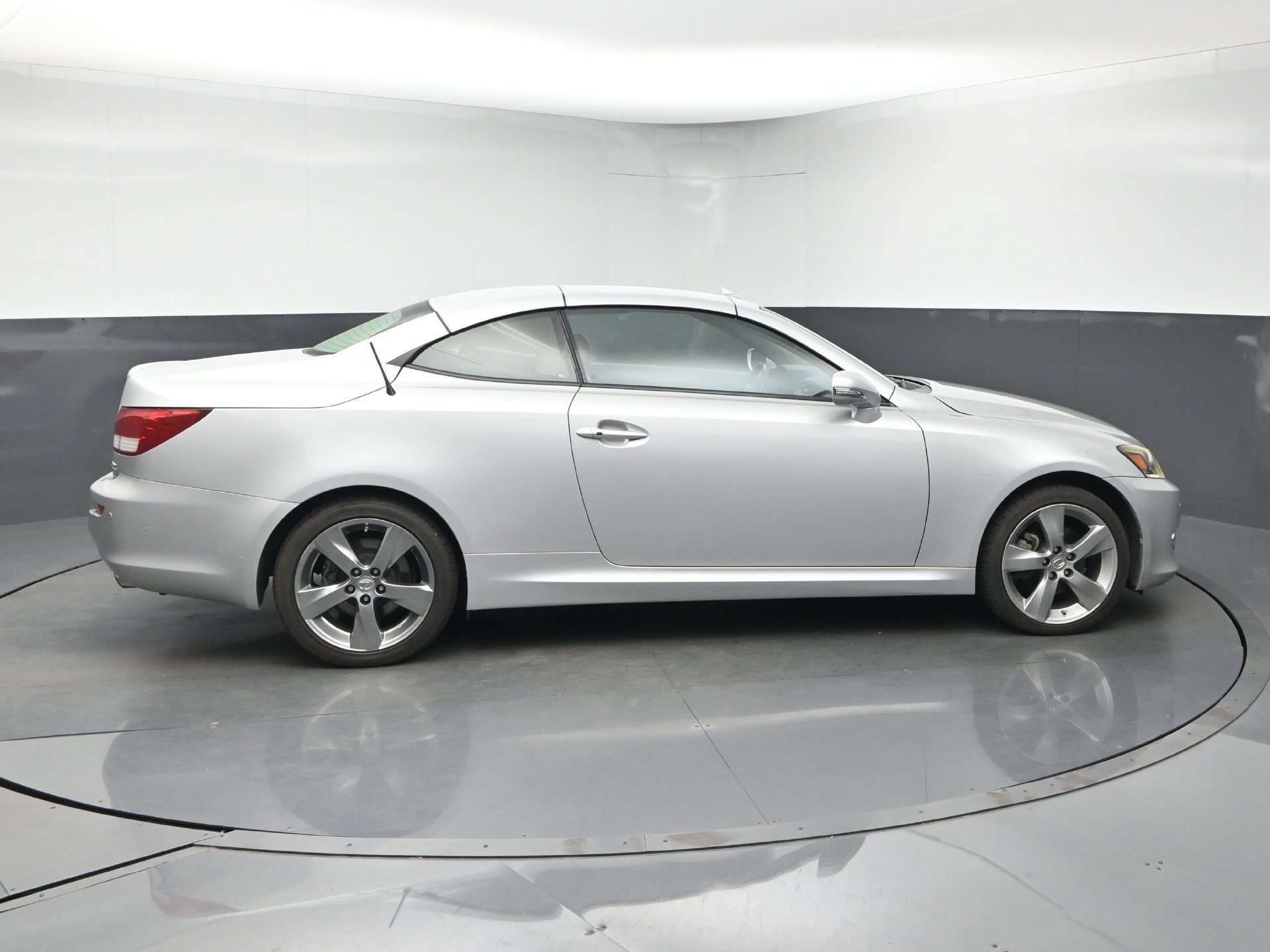 Used 2011 Lexus IS 250C w/ Luxury Pkg RWD image 9