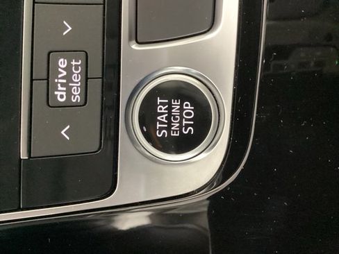 Certified 2025 Audi Q7 3.0T Premium w/ Convenience Package image 28