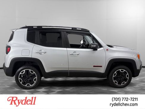Used 2017 Jeep Renegade Trailhawk AWD/4WD image 6