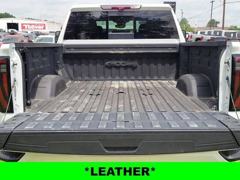 Used 2024 GMC Sierra 2500 AT4 w/ Technology Package AWD/4WD image 11