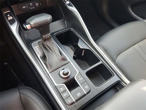 Used 2025 Kia Sorento S image 25