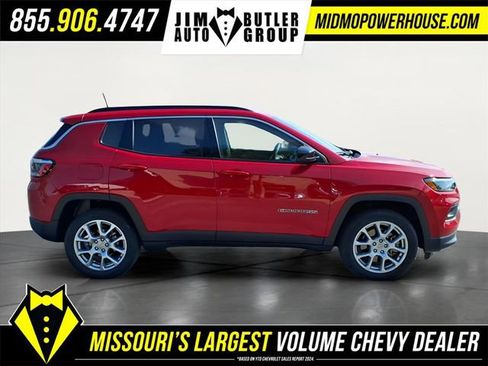 Used 2023 Jeep Compass Latitude image 19