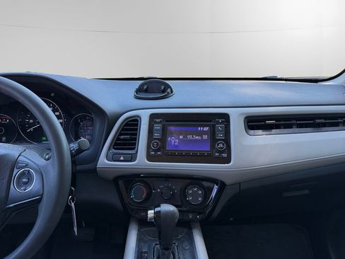 Used 2022 Honda HR-V LX image 11