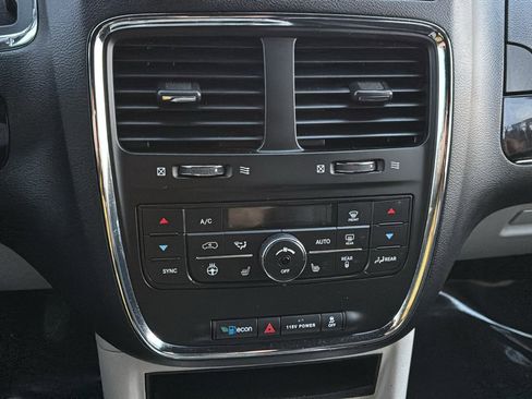 Used 2020 Dodge Grand Caravan SXT w/ Driver Convenience Group image 17