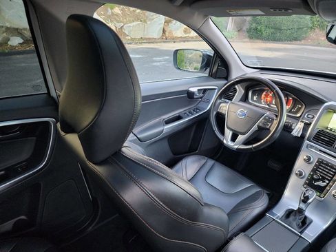 Used 2017 Volvo XC60 T6 Dynamic w/ Climate Package image 33