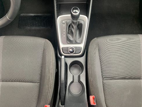 Used 2025 Hyundai Venue SEL FWD image 18