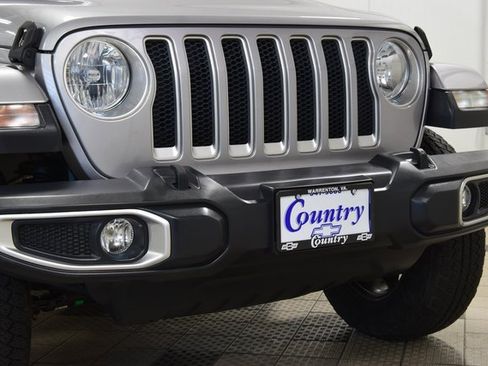 Used 2018 Jeep Wrangler Unlimited Sahara image 13