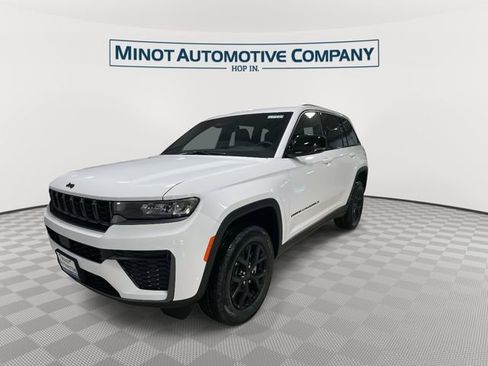 New 2026 Jeep Grand Cherokee Altitude AWD/4WD image 4
