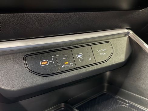 Used 2025 Kia Carnival SX FWD image 22