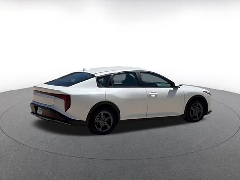 Used 2025 Kia K4 LXS image 14