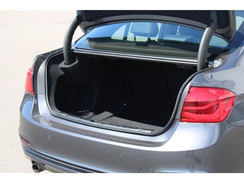 Used 2018 BMW 328d xDrive Sedan w/ Convenience Package AWD/4WD image 32