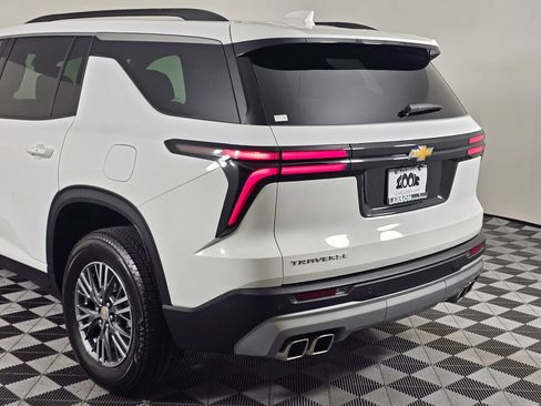 Used 2025 Chevrolet Traverse LT w/ Driver Confidence Package FWD image 13