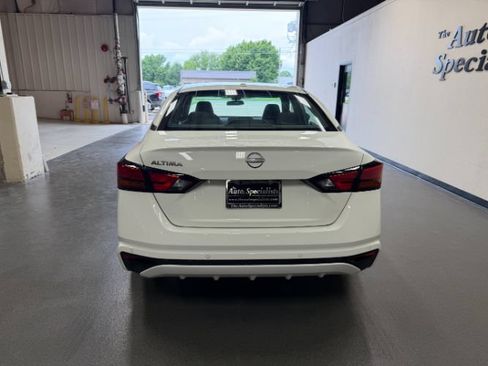 Used 2025 Nissan Altima 2.5 SV FWD image 4