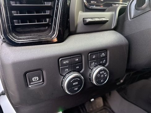 Used 2025 GMC Sierra 2500 AT4 w/ AT4 Premium Plus Package image 14
