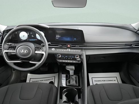 Certified 2025 Hyundai Elantra SEL FWD image 16