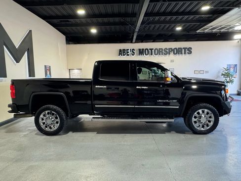Used 2019 GMC Sierra 2500 Denali w/ Duramax Plus Package AWD/4WD image 7