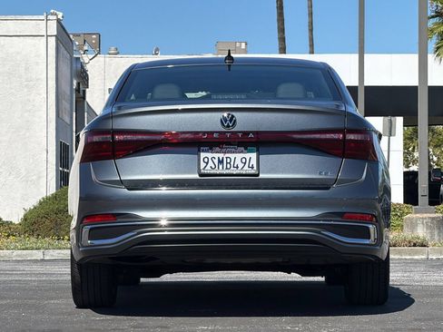 Used 2025 Volkswagen Jetta SEL FWD image 6