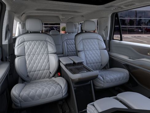 New 2026 Lincoln Navigator L Black Label AWD/4WD image 11