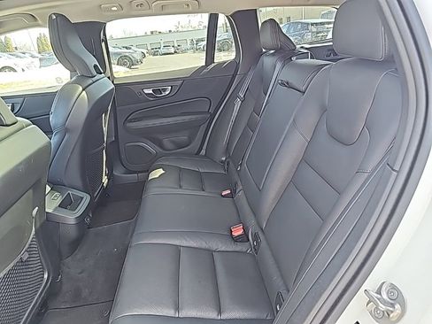 Used 2025 Volvo V60 B5 Cross Country Plus image 11