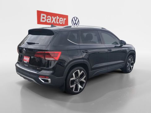 Certified 2022 Volkswagen Taos SEL w/ Panoramic Sunroof Package image 15
