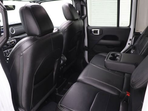 Used 2023 Jeep Wrangler Unlimited Sahara AWD/4WD image 10