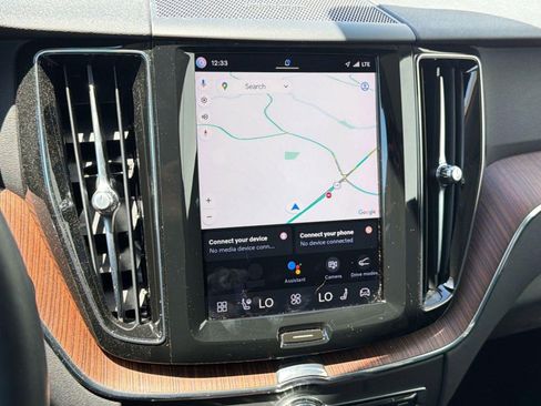 Certified 2023 Volvo XC60 B5 Plus AWD/4WD image 22