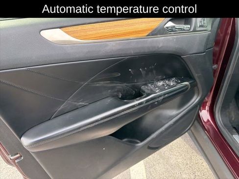 Used 2016 Lincoln MKC Select w/ Select Plus Package image 16