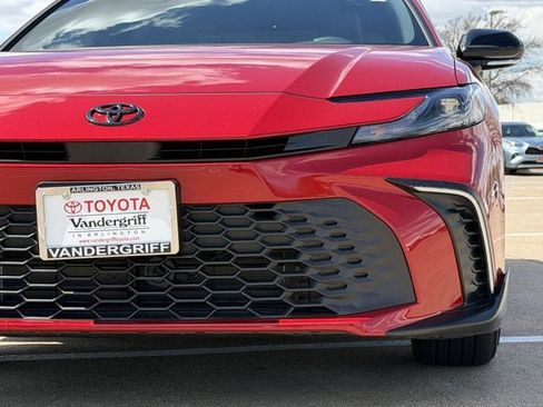 Certified 2025 Toyota Camry SE image 9