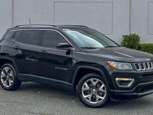 Used 2017 Jeep Compass Limited w/ Navigation Group AWD/4WD image 9