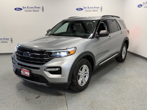 Used 2024 Ford Explorer XLT w/ Equipment Group 202A AWD/4WD image 3
