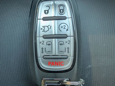 New 2026 Chrysler Pacifica Select image 20