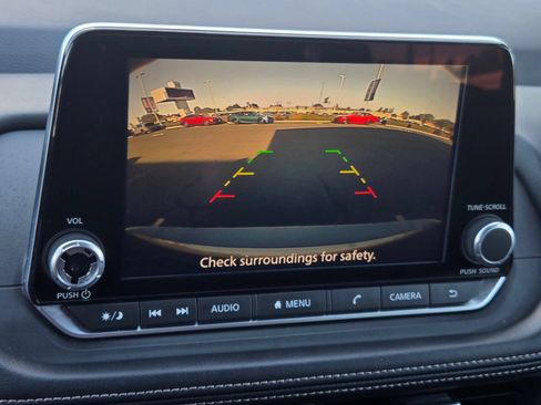 Used 2025 Nissan Rogue SV FWD image 14