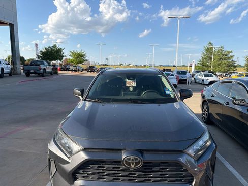 Used 2019 Toyota RAV4 LE FWD image 23