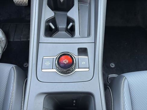 New 2025 Volkswagen Tiguan SE image 19