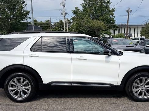 Used 2023 Ford Explorer XLT w/ Equipment Group 202A AWD/4WD image 9