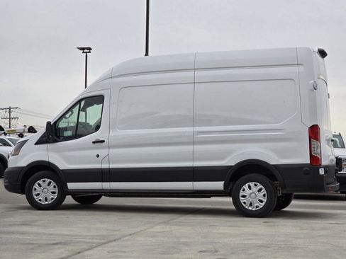Used 2024 Ford E-Transit 148 High Roof image 17