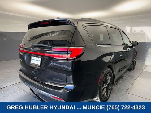 Used 2025 Chrysler Pacifica Limited FWD image 16