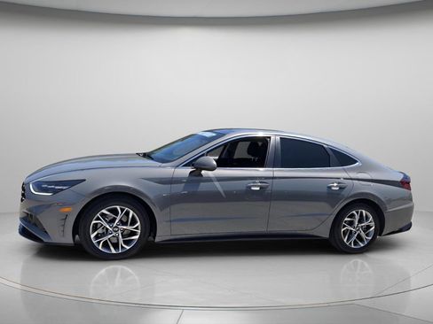 Certified 2023 Hyundai Sonata SEL w/ Convenience Package FWD image 3