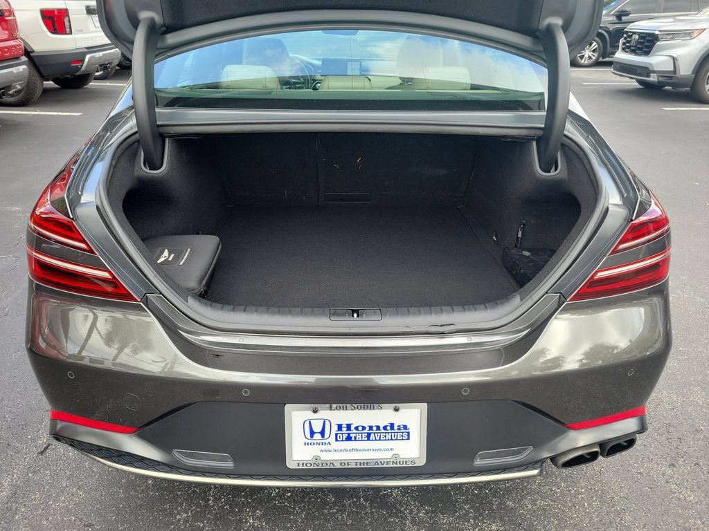 Used 2023 Genesis G70 2.0T w/ Sport Prestige Package RWD image 10
