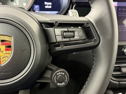 Certified 2026 Porsche Macan AWD/4WD image 17