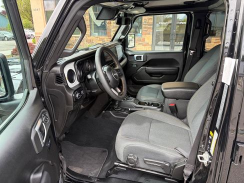 Used 2024 Jeep Gladiator Sport w/ Convenience Group image 4