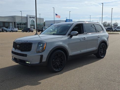 Used 2021 Kia Telluride SX w/ SX Prestige Package image 4