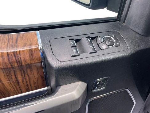 Used 2019 Ford F150 Lariat w/ Equipment Group 502A Luxury AWD/4WD image 32