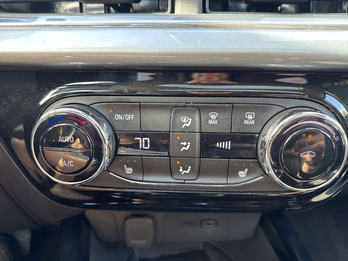 Used 2024 Chevrolet Trax LT w/ Sunroof Package image 29