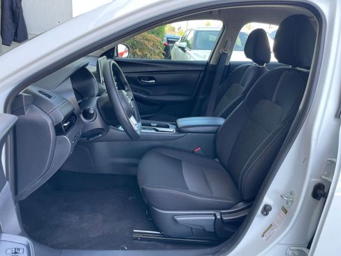 Used 2025 Nissan Sentra SV image 36