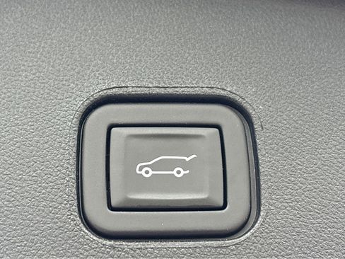 Used 2025 Cadillac Lyriq Luxury RWD image 20
