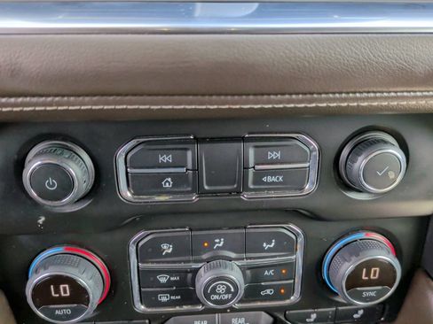 Used 2021 Chevrolet Tahoe Z71 w/ Rear Media and Nav Package AWD/4WD image 32