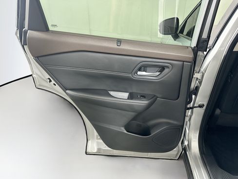 Used 2023 Nissan Rogue SV w/ SV Premium B Package FWD image 26